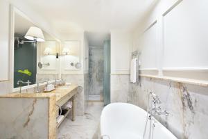 Koupelna v ubytování Hotel El Palace Barcelona