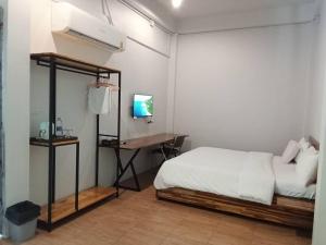 Ένα ή περισσότερα κρεβάτια σε δωμάτιο στο โรงแรมควีนส์ (Queen)