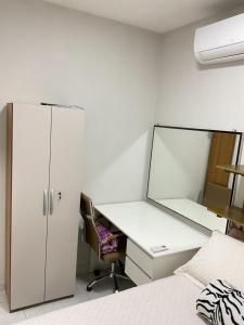 a bedroom with a desk and a bed and a mirror at Cacau estadia in Canindé de São Francisco
