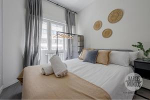 Cama o camas de una habitación en Descubre Madrid para 5, al pie de Gran Vía E2