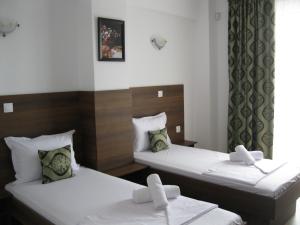 Un pat sau paturi într-o cameră la Vila Medeea