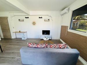 TV a/nebo společenská místnost v ubytování Studio calme - travail ou repos