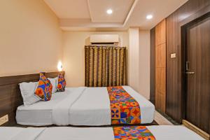 Postel nebo postele na pokoji v ubytování FabHotel Sonargaon
