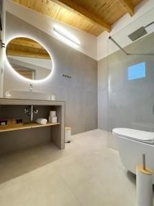 Ένα μπάνιο στο Kallisti Athos Luxury Room +8 φωτογραφίες