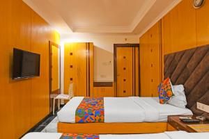 Postel nebo postele na pokoji v ubytování FabHotel Sonargaon - Near park street