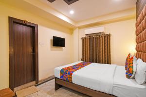 Postel nebo postele na pokoji v ubytování FabHotel Sonargaon - Near park street