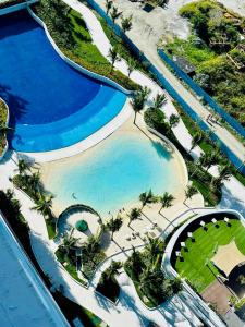 Bazén v ubytování Brickwoods Haven Azure North Pampanga nebo v jeho okolí