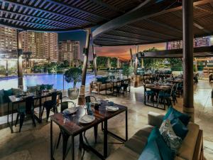 Πισίνα στο ή κοντά στο Hilton Doha The Pearl