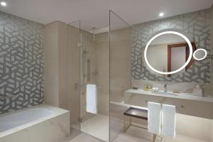 Ένα μπάνιο στο Hilton Doha The Pearl