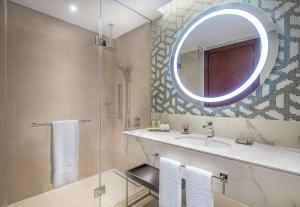 Ένα μπάνιο στο Hilton Doha The Pearl
