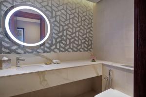 Ένα μπάνιο στο Hilton Doha The Pearl