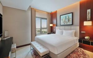 Ένα ή περισσότερα κρεβάτια σε δωμάτιο στο Hilton Doha The Pearl
