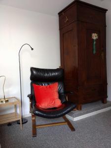 Posezení v ubytování Ferienwohnung unterm Reetdach + 13 fotografií