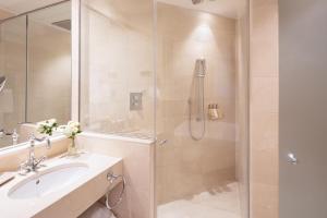 Koupelna v ubytování Hotel El Palace Barcelona