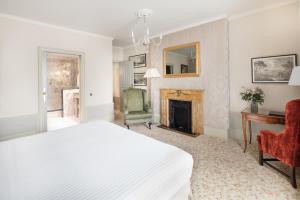 Postel nebo postele na pokoji v ubytování Hotel El Palace Barcelona