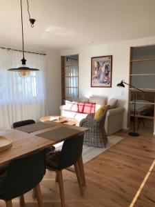 a living room with a table and a couch at Ferienwohnung-Bosau-im-Schwedenhaus in Bosau