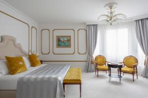 Postel nebo postele na pokoji v ubytování Hotel El Palace Barcelona
