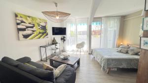 Katil atau katil-katil dalam bilik di Appartement Le Letchi Saint Gilles Boucan Canot 300 m de la plage