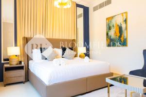 Postel nebo postele na pokoji v ubytování Bloomfields 4 Pluse Maid Royal Al Dana Villas
