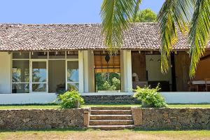 Afbeelding uit fotogalerij van Blue Heights family beach villa popular surf bay in Hiriketiya