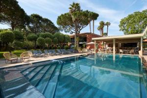 Бассейн в Villa Duflot Hôtel & Spa Perpignan или поблизости