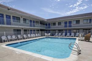 Bazén v ubytování Motel 6-Casper, WY nebo v jeho okolí