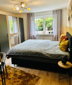 a bedroom with a large bed and a window at Das Auental-Appartment in Köditz