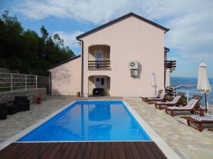 Bazén v ubytování Holiday paradise Opatija nebo v jeho okolí