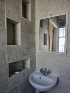 a bathroom with a sink and a mirror at Piccadilly West End Studio in London