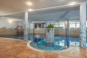 Bazén v ubytování Aparthotel Majestic nebo v jeho okolí