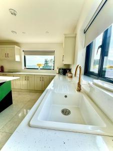 Φωτογραφία από το άλμπουμ του The Summit - Skellig Coast σε Cahersiveen