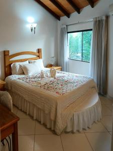 Ross Char Hotel tesisinde bir odada yatak veya yataklar