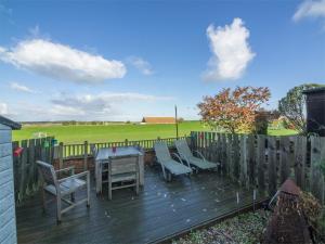 Μπαλκόνι ή βεράντα στο 3 Bed in Wells-next-the-Sea KT050