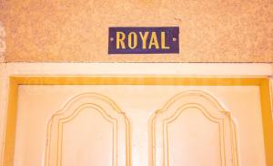 Hotel Safari COTONOU的证书、奖牌、标识或其他文件