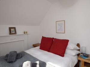 Postel nebo postele na pokoji v ubytování 3 Bed in Isle of Skye 40334