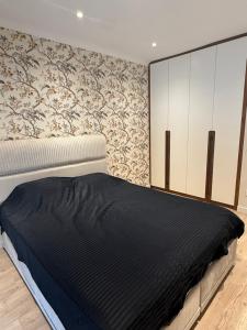 Ένα ή περισσότερα κρεβάτια σε δωμάτιο στο Luxury apartment in Prishtina
