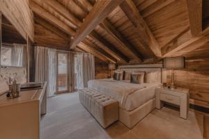 Rúm í herbergi á Ultima Hotel Gstaad