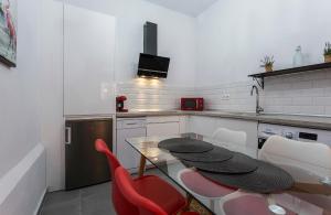 Kuchyň nebo kuchyňský kout v ubytování Duplex Los Corceles Casa Palacio + 6 fotografií