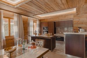 Eldhús eða eldhúskrókur á Ultima Hotel Gstaad