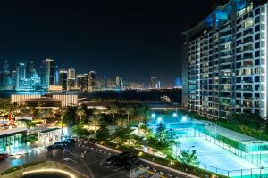 Luxury Studio - Sea View, Beach Access & Infinity Pool - Seven Palm Residences内部或周边的泳池