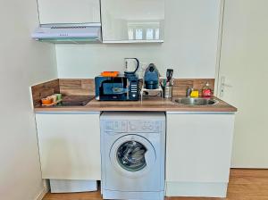 Una cocina o zona de cocina en Apt. and garage : Train station, Univ