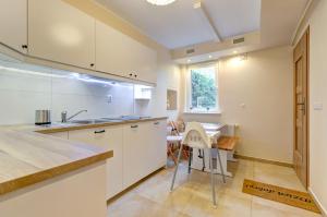 Kuchyň nebo kuchyňský kout v ubytování Apartament Brzeźno