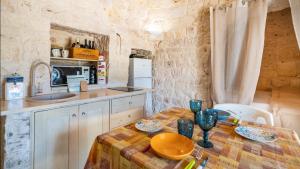 Η κουζίνα ή μικρή κουζίνα στο Villa Frarogi by Rentbeat +26 φωτογραφίες