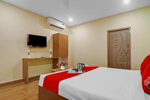 Ένα ή περισσότερα κρεβάτια σε δωμάτιο στο Hotel O Lavish Stay +18 φωτογραφίες