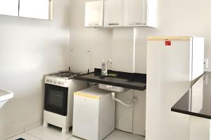 Η κουζίνα ή μικρή κουζίνα στο Careca’s Beach Flat 302
