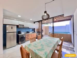 a kitchen and dining room with a table and chairs at Bella Arte 2 Rooftop in Aquiraz