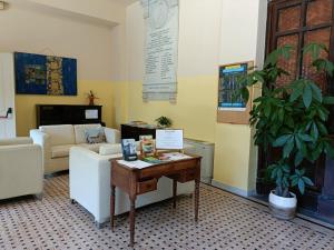 TV a/nebo společenská místnost v ubytování Sacro Cuore Hotel