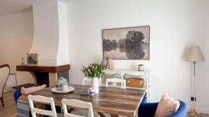 Posezení v ubytování Maison Climatisée 5min Cité Terrasse et Parking AK