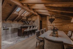 Eldhús eða eldhúskrókur á Ultima Hotel Gstaad
