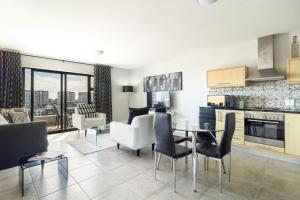 Nhà bếp/bếp nhỏ tại Citystay Apartments Century City